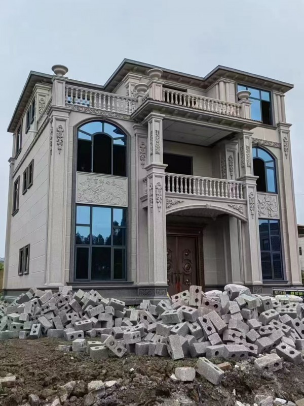 三层带露台别墅