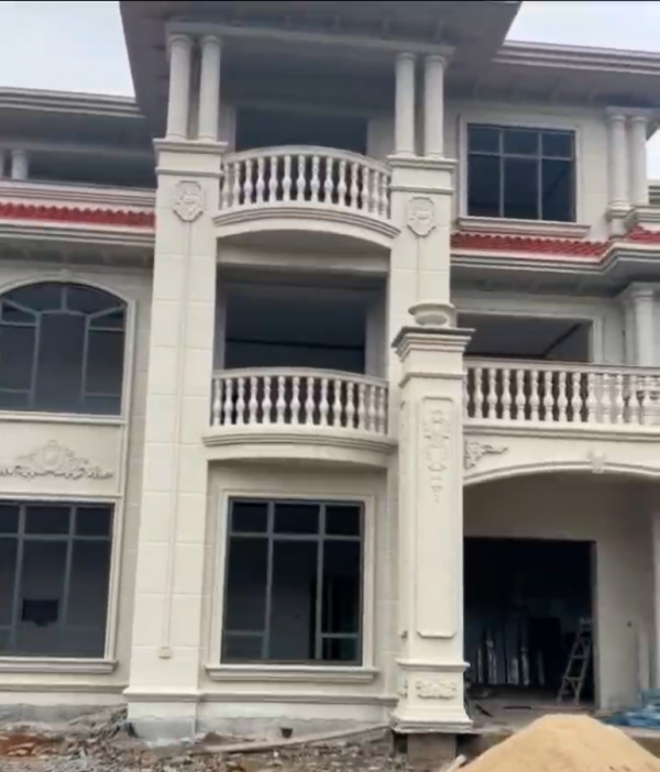 三层带露台别墅