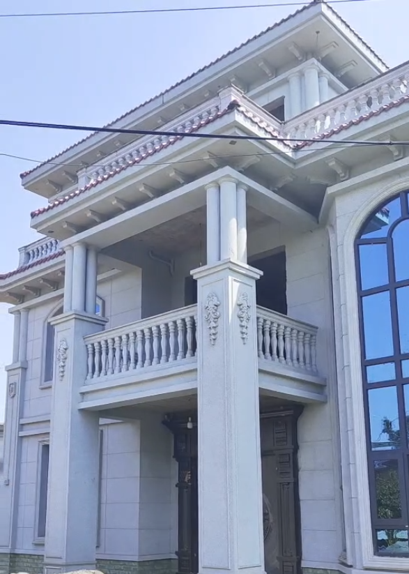 三层带露台别墅